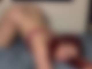 Live cam show with MizLuxxey - Strip on Camsoda