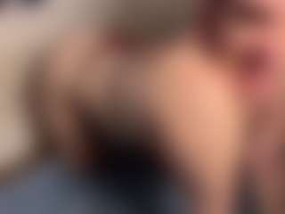 MizLuxxey's Live Sex Cam Show