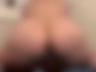 Live cam show with MizLuxxey - Deepthroat on madthumbs