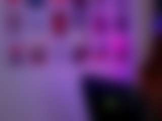 Live cam show with chloe-ley1 - Petite on StripNow