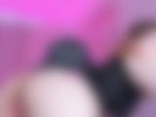 Live cam show with Eva-Blossom - Gagging on Instabang