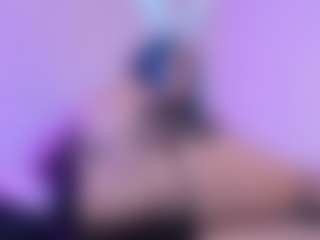 Live cam show with Franchezcaa - Skinny on Latina Girls