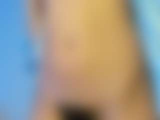 Live cam show with Franchezcaa - Skinny on Camming Site