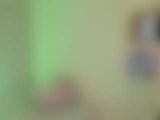 Live cam show with Franchezcaa - Ebony Petite on Camsoda