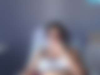 Live cam show with LuckyLinda27 - Striptease on Camsoda