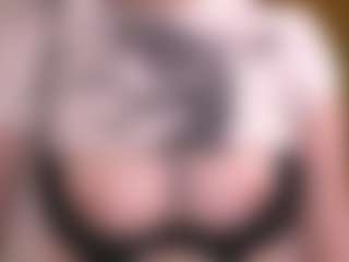 Live cam show with ArethaOvalles - Nipple Piercings on Hubzter Live