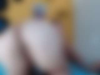 Live cam show with yeilamassbig - Small Cock on Dolls Live