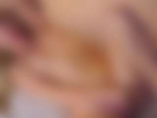 Live cam show with Leonor - Camel Toe on Fling VIP Chat