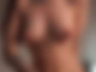 Live cam show with CharmaineLannan - Brown Hair on sexytreat.net