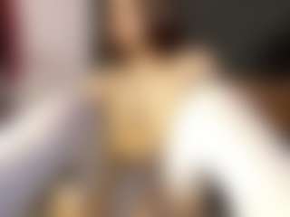 Live cam show with EldoraSebero - Brown Hair on Mixed Magazine Live
