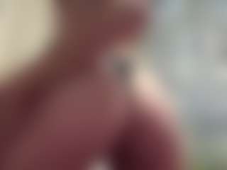Live cam show with FayeSchoenhals - Average on friskycurves.com
