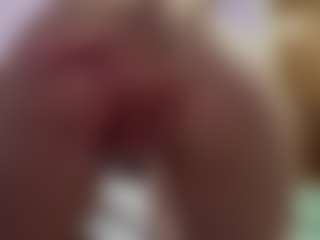 Live cam show with FayeSchoenhals - Brown Hair Petite on CamwithHer