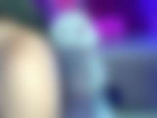 Live cam show with juliana-diamond - Moaning on Camsoda