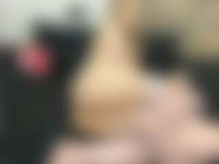 Live cam show with LeannShamsi - Genital Piercings on Camming Site