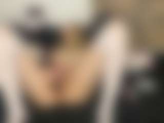 Live cam show with LeannShamsi - Petite on Milfs Live