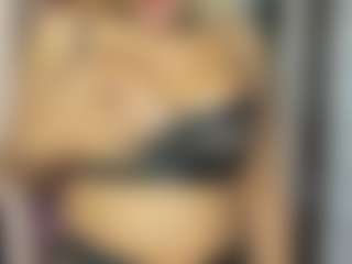 Live cam show with sweetdianeee - Latina MILF on Soda Cam