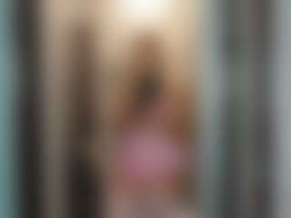 Live cam show with sweetdianeee - Striptease Latina on CamwithHer