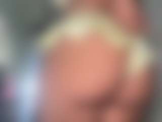 yourmamisilk's Live Sex Cam Show