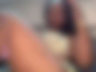 Live cam show with yourmamisilk - Thick on AdultVida.com