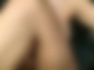 Live cam show with donatta - Striptease MILF on live.xheat.ai