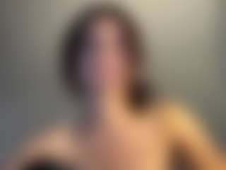 Live cam show with Mika - Public on madthumbs