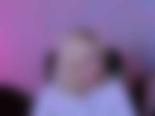 Live cam show with sabrina-mooore - Blue Eyes on friskycurves.com