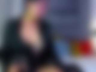 Live cam show with Julianewell - Body Massage on xplaylive.com