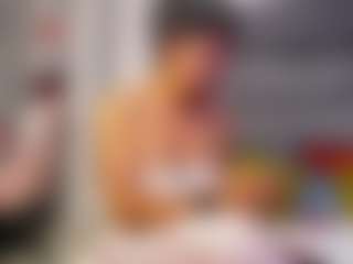 Julianewell MILF webcam performer live streaming