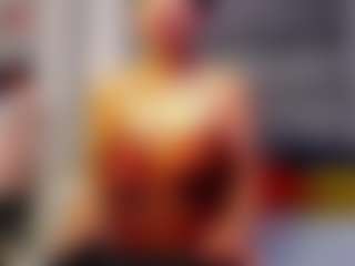 Live cam show with Julianewell - Body Massage on SxyPornLive