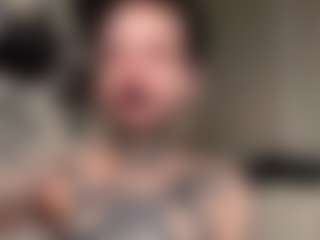 Live cam show with SherrellRevell - Fingering on AdultVida.com