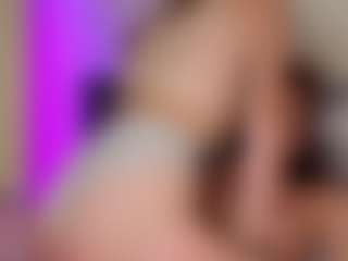 Live cam show with ClarisaFerencz - Normal on Camsoda