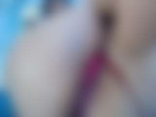 crystal-love18's Live Sex Cam Show