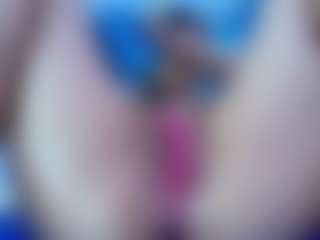 crystal-love18's Live Sex Cam Show