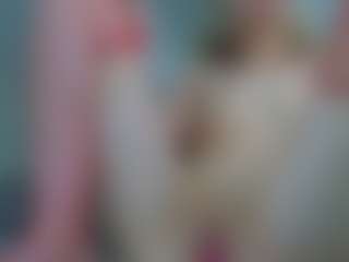 Live cam show with IceBlueBabe - Small Tits on livesexfox.com
