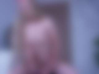Live cam show with IceBlueBabe - Small Tits on TeamSkeetLive