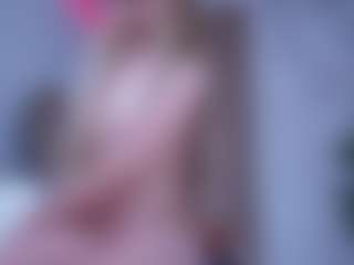 Live cam show with IceBlueBabe - Small Tits on Big Tits