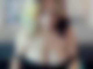 Live cam show with Kiara-Cruz - Nipple Piercings on hrnylive.com