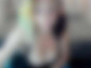 Kiara-Cruz's Live Sex Cam Show