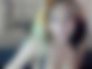 Live cam show with Kiara-Cruz - Smoking on CamSodaAdn