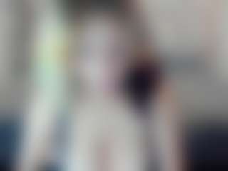 Kiara-Cruz's Live Sex Cam Show