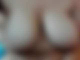Live cam show with Kiara-Cruz - BBW on Free Soda