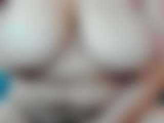 Live cam show with Kiara-Cruz - Orgasm on xDating