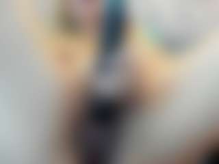 Live cam show with Kiara-Cruz - Deepthroat on 1on1-livenow