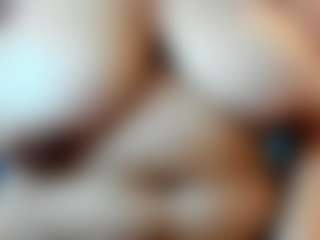 Kiara-Cruz's Live Sex Cam Show