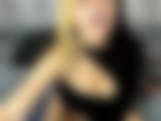 Kiara-Cruz's Live Sex Cam Show
