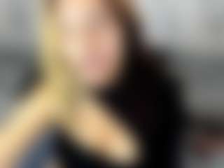 Kiara-Cruz's Live Sex Cam Show