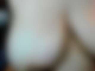 Live cam show with Kiara-Cruz - Smoking on Fling VIP Chat