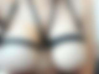 Live cam show with Kiara-Cruz - Anal on CamSodaAdn