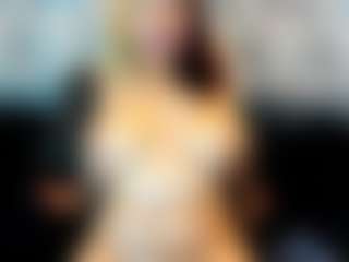 Kiara-Cruz MILF webcam performer live streaming