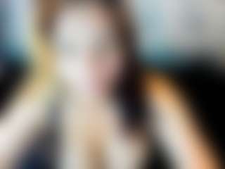 Kiara-Cruz's Live Sex Cam Show